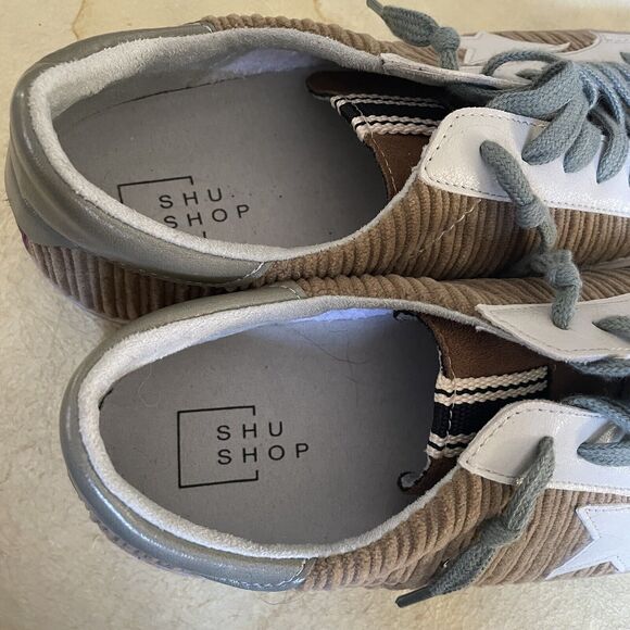 ShuShop Pilar Mismatched Sz 11 Left 10 Right Womens Camel Star Fashion Sneakers - Picture 14 of 14